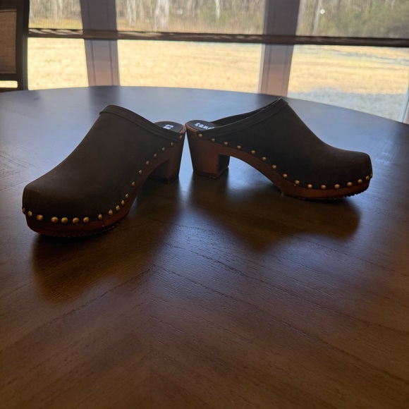 Sandgrens Rome Studded Mule Clogs – Dark Gray Nubuck Leather – Size 39 - Picture 10 of 13